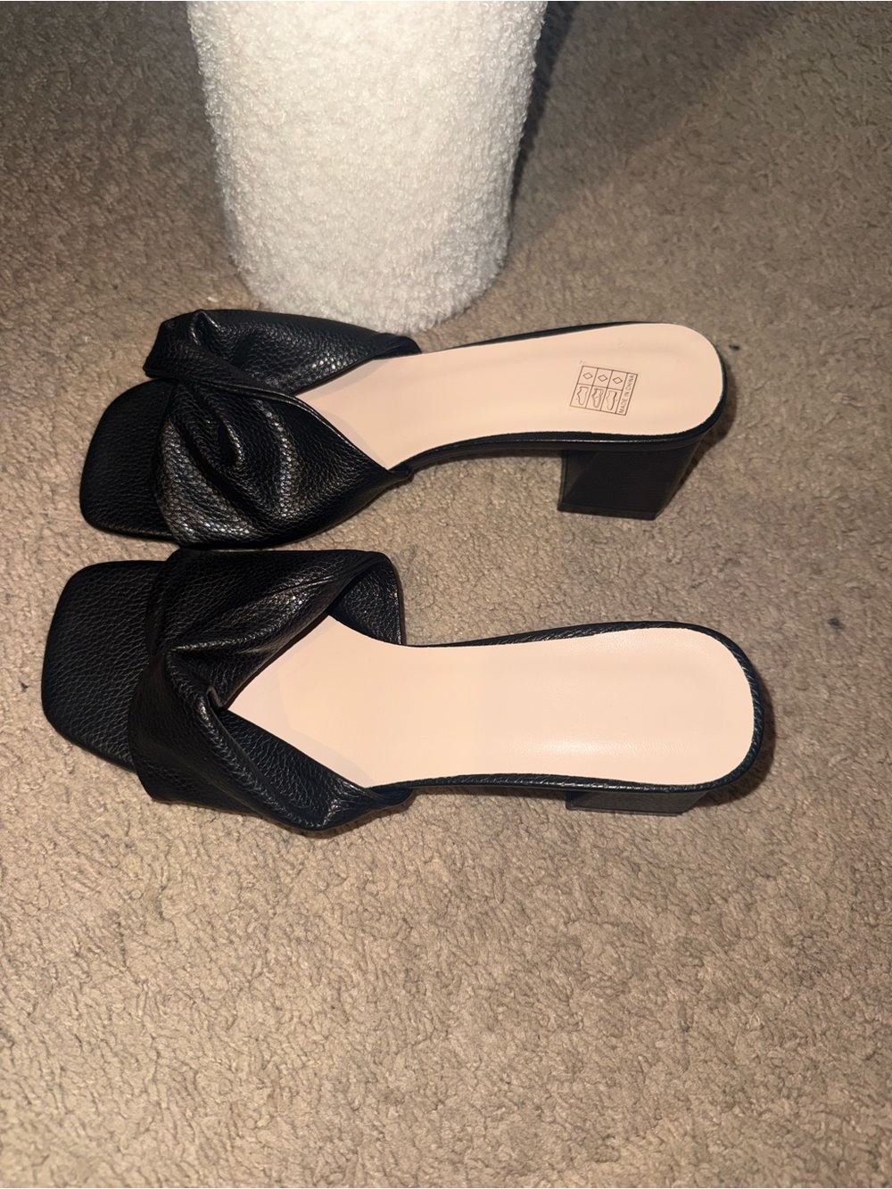 Black Twist Strap Block Heel Mules – Size 38 (Approx. US Women’s 7.5)🖤